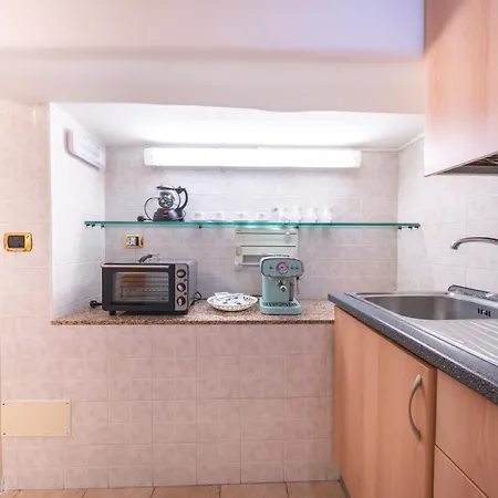 Appartement Crispi Street N9 *